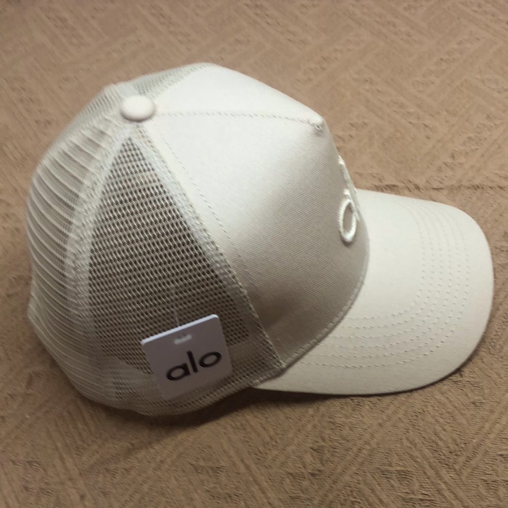🤍NWT ALO Yoga District Trucker Hat - Picture 3 of 7